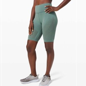 Lululemon Reveal Short Digital Rain